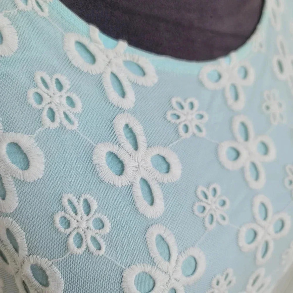 Jennifer Lopez Tank Top White Aqua Blue Back Button Keyhole Eyelet Sleeveless XS - Picture 10 of 12